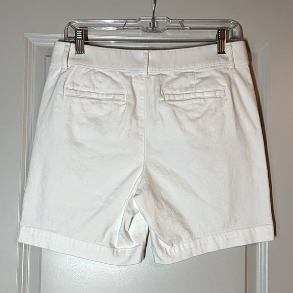 St. John's Bay | 7" Bermuda Shorts in White Size 10P - Picture 4 of 5